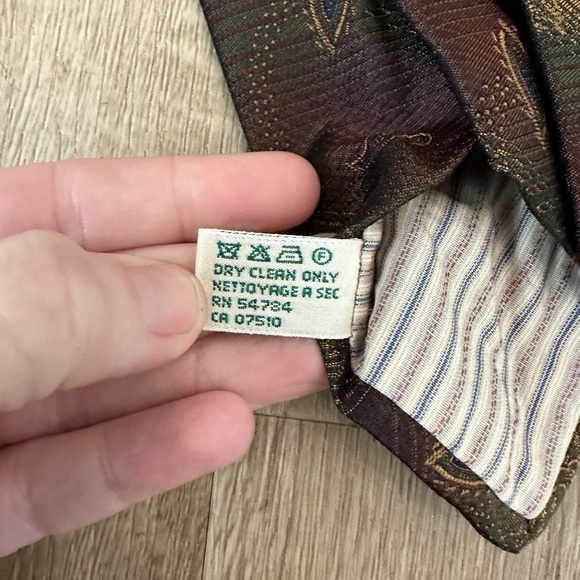 Vintage Joseph Abboud American Soft 100% Silk Tie - Picture 5 of 6